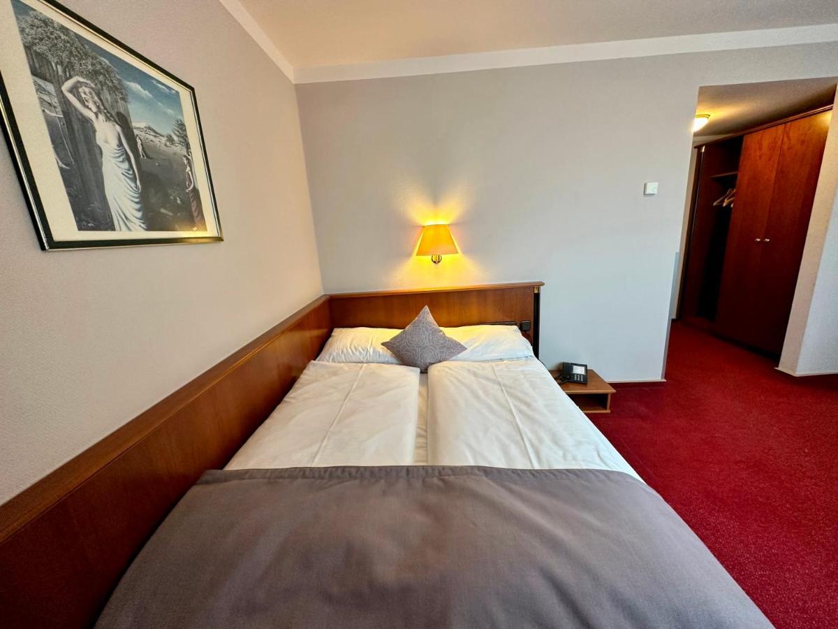 Trip Inn Posthotel Dueren Düren - Eifel Esterno foto