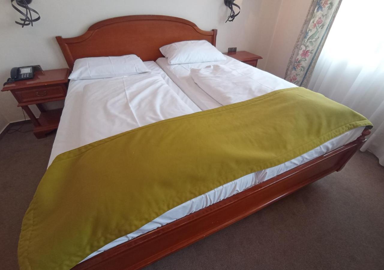 Trip Inn Posthotel Dueren Düren - Eifel Esterno foto