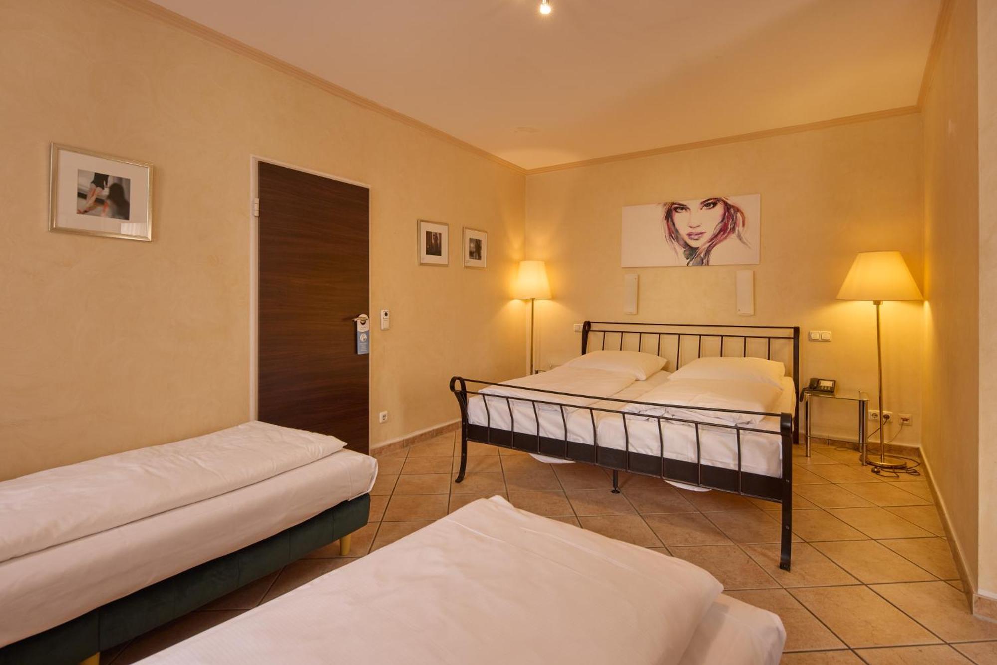 Trip Inn Posthotel Dueren Düren - Eifel Esterno foto