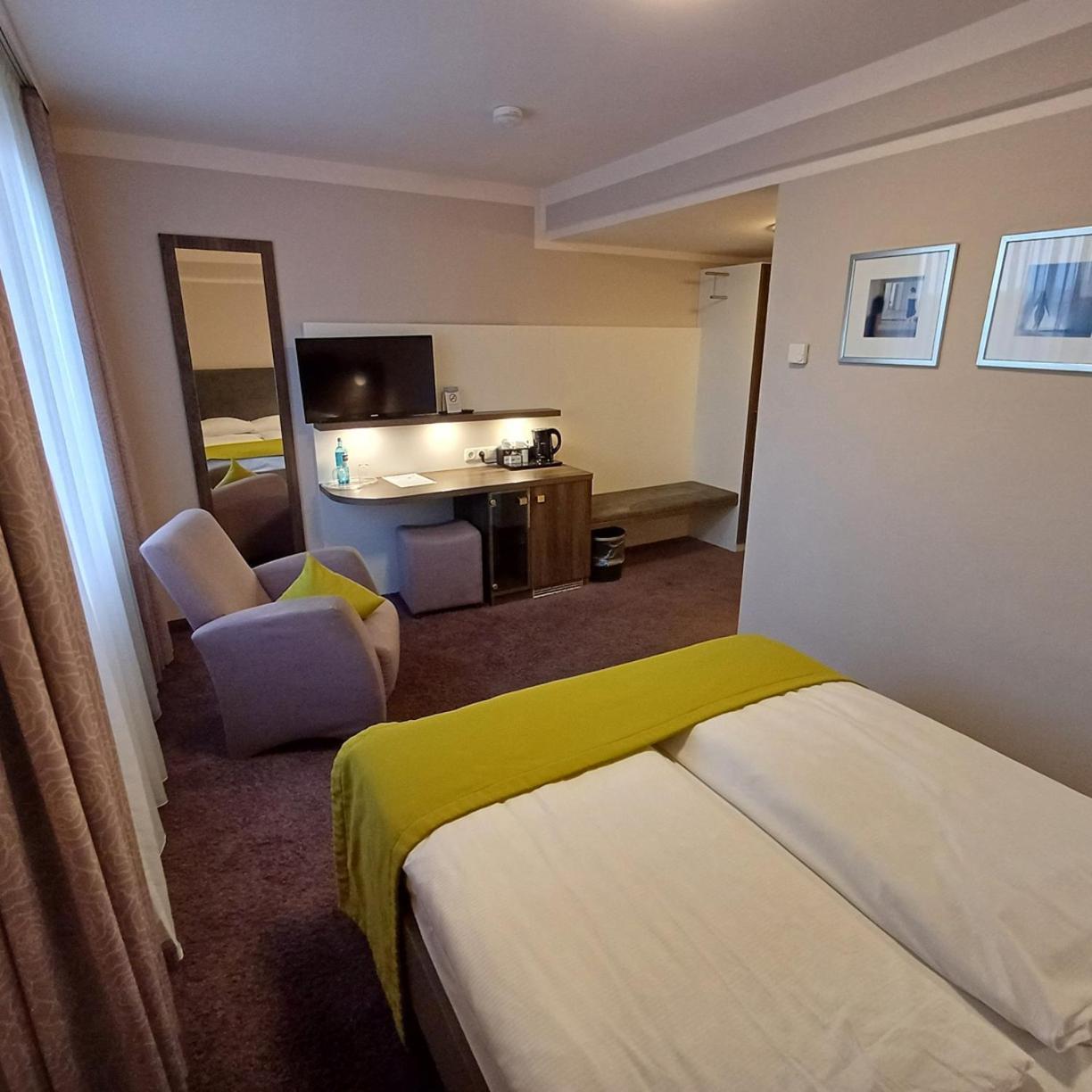 Trip Inn Posthotel Dueren Düren - Eifel Esterno foto