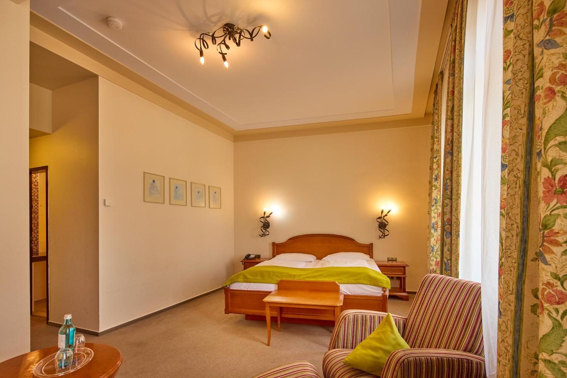 Trip Inn Posthotel Dueren Düren - Eifel Esterno foto