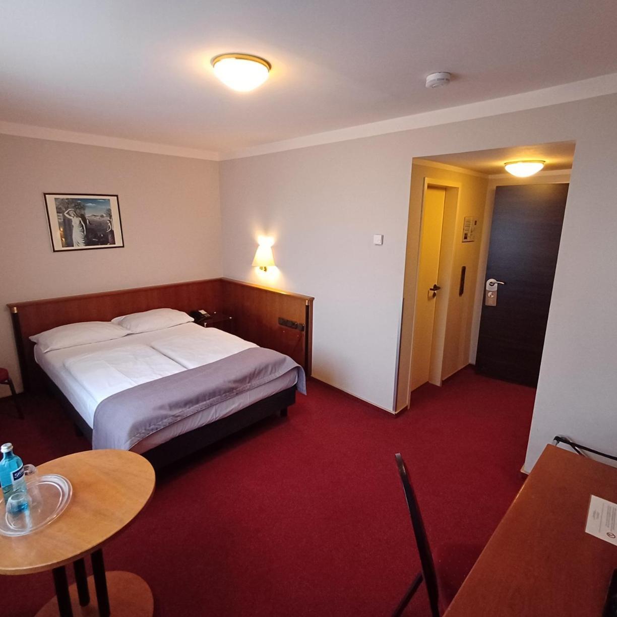 Trip Inn Posthotel Dueren Düren - Eifel Esterno foto