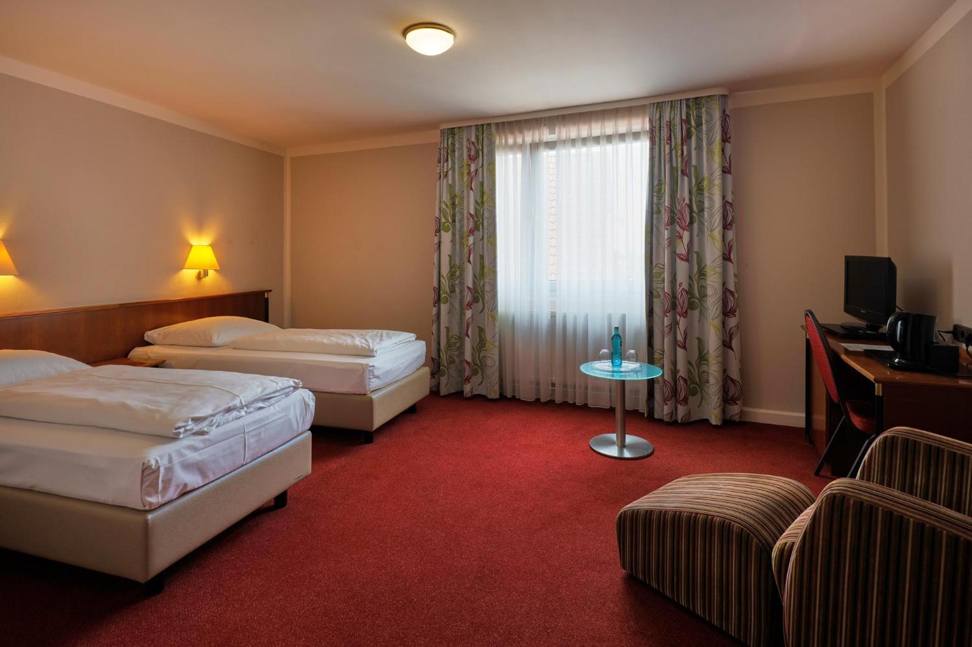 Trip Inn Posthotel Dueren Düren - Eifel Esterno foto