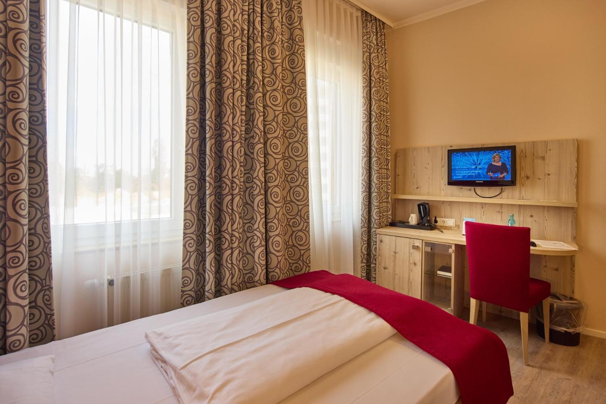 Trip Inn Posthotel Dueren Düren - Eifel Esterno foto