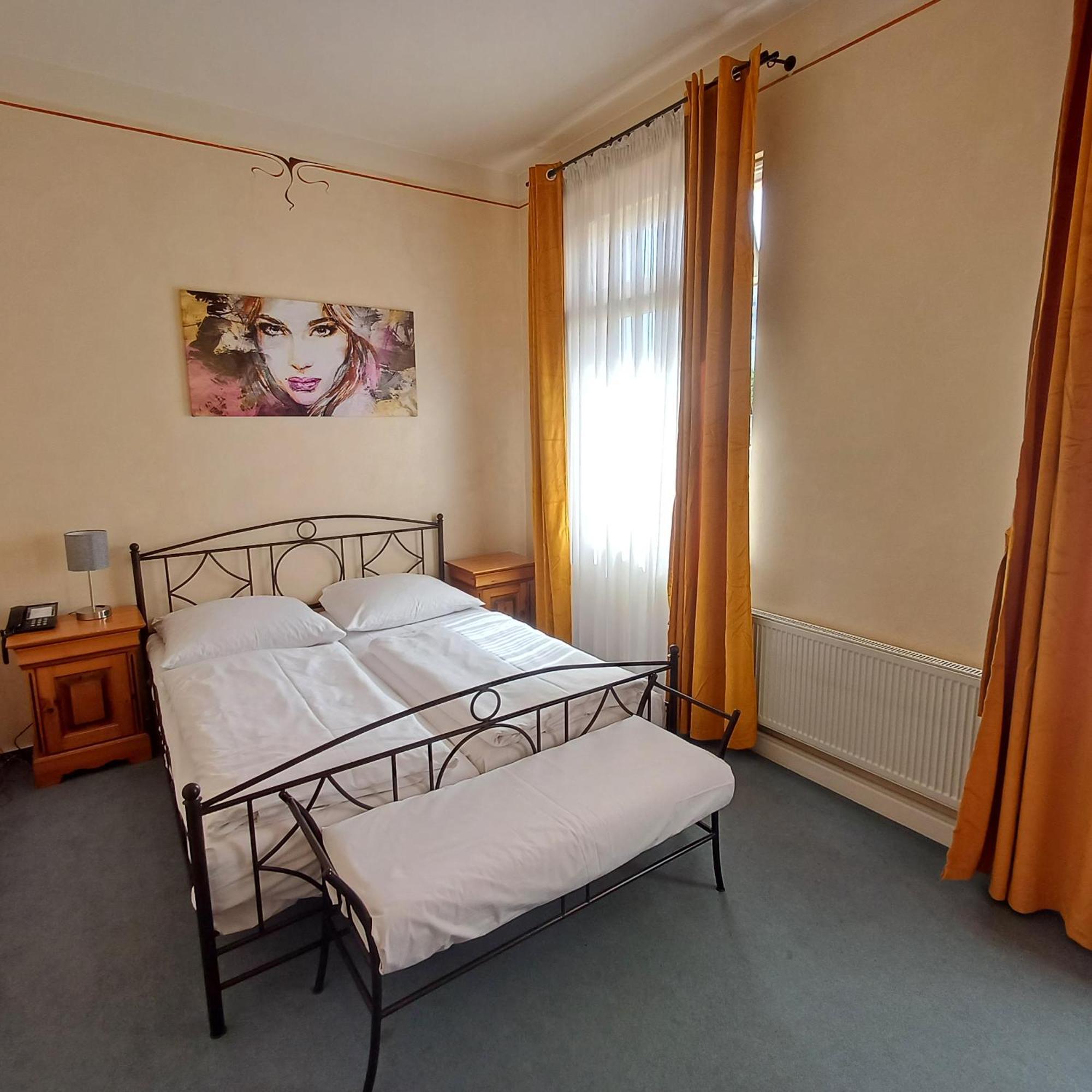 Trip Inn Posthotel Dueren Düren - Eifel Esterno foto